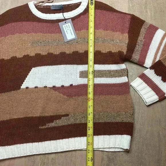 NWT Elsamanda sweater size Medium. - Picture 6 of 7